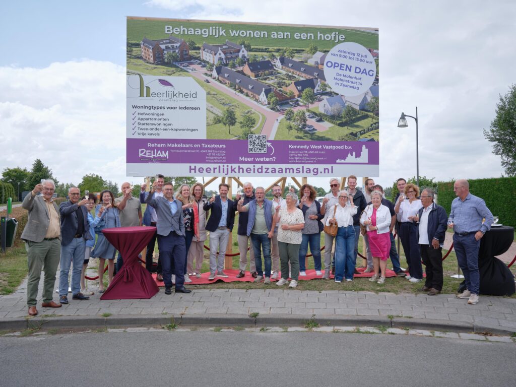 Onthulling bouwbord Heerlijkheid Zaamslag, nieuwbouw, bewoners betrokken, wethouder Laszlo van de Voorde, Molenhof, zorg, viering